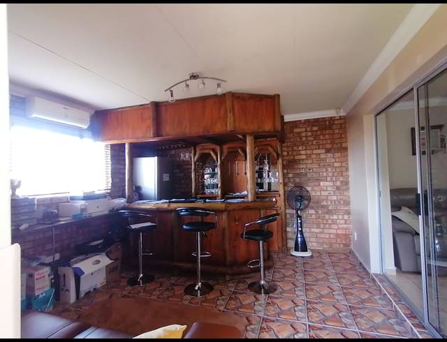 3 BEDROOM FREEHOLD FOR SALE IN MEIRINGSPARK